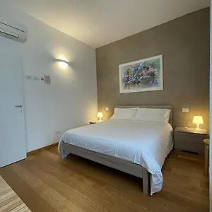 Sarah Fiera Apartment