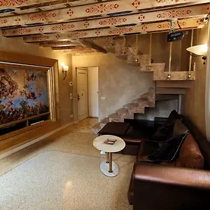 Opera Luxury Apartment