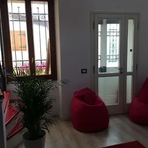 Apartment Theater, Verona